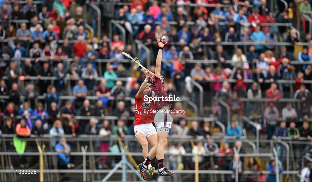 26 July 2015; Jonathan Glynn, Galway, in action against Aidan Walsh, Cork. GAA Hurling All-Ireland Senior Championship, Quarter-Final, Galway v Cork. Semple Stadium, Thurles, Co. Tipperary. Picture credit: Stephen McCarthy / SPORTSFILE