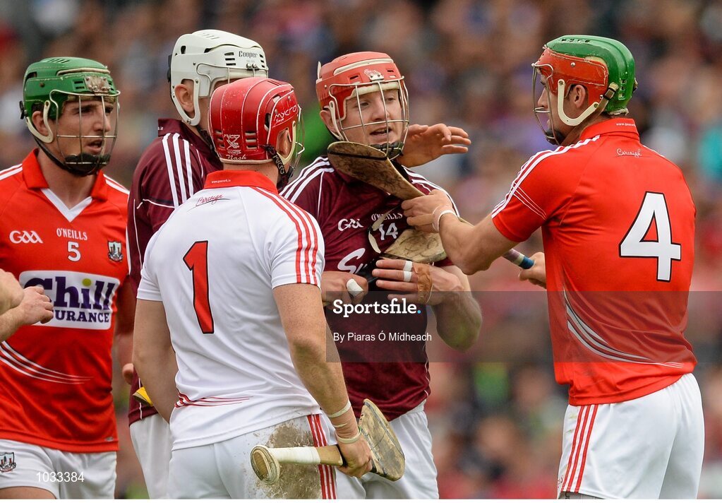 26 July 2015; Galway's Joe Canning and Jason Flynn, left, in a tussle with Cork's, from left, Aidan Walsh, Anthony Nash and Stephen McDonnell, 4. GAA Hurling All-Ireland Senior Championship, Quarter-Final, Galway v Cork. Semple Stadium, Thurles, Co. Tipperary. Picture credit: Piaras Ó Mídheach / SPORTSFILE