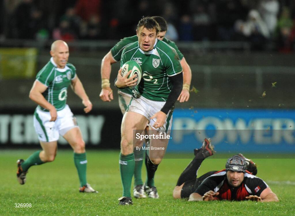 8 November 2008; Tommy Bowe, Ireland, in action against Canada. Guinness Autumn Internationals, Ireland v Canada, Thomond Park, Limerick. Picture credit: Matt Browne / SPORTSFILE