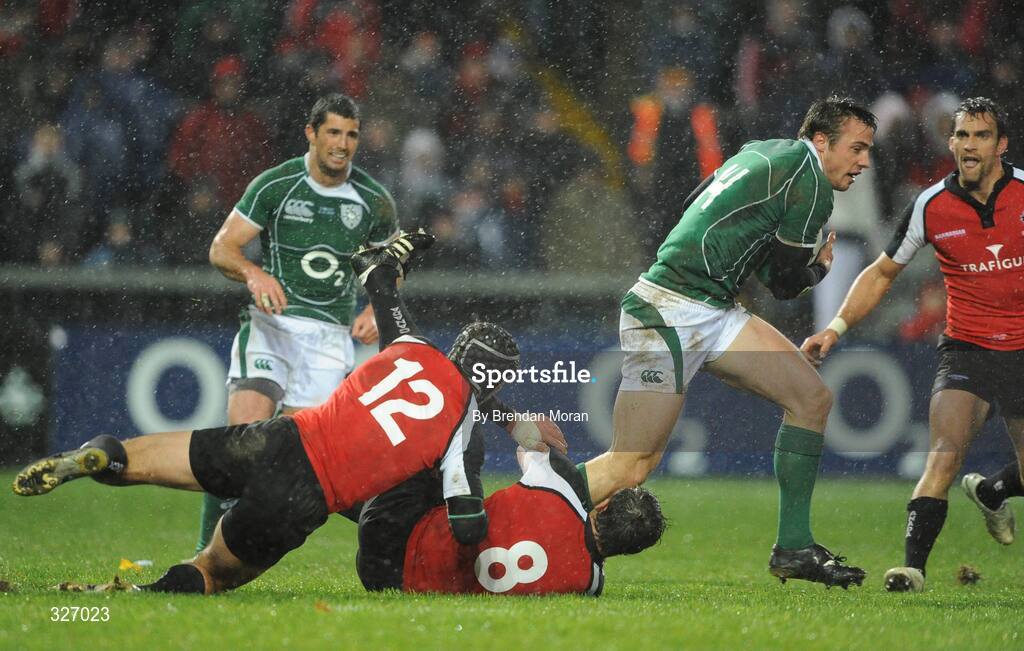 8 November 2008; Tommy Bowe, Ireland, is tackled by Ryan Smith, 12, and Aaron Carpenter, Canada. Guinness Autumn Internationals, Ireland v Canada, Thomond Park, Limerick. Picture credit: Brendan Moran / SPORTSFILE