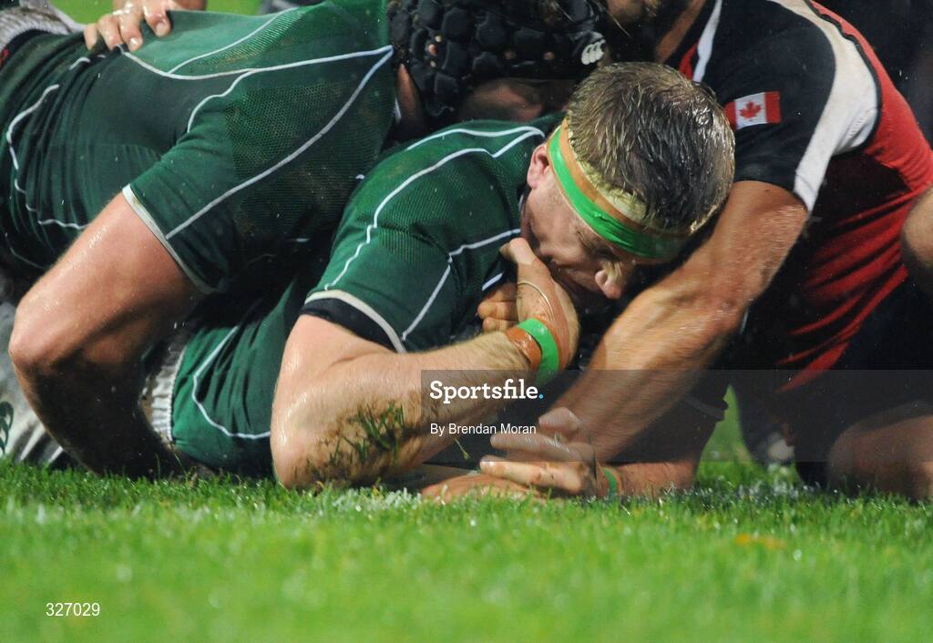 8 November 2008; Jamie Heaslip, Ireland, goes over for his try against Canada. Guinness Autumn Internationals, Ireland v Canada, Thomond Park, Limerick. Picture credit: Brendan Moran / SPORTSFILE