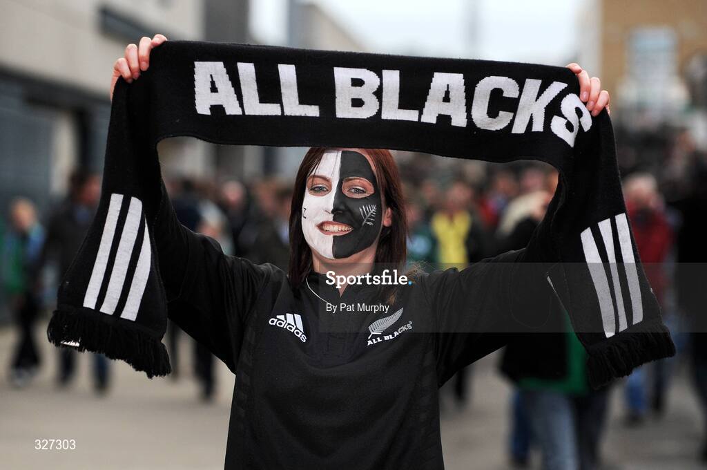 15 November 2008; Quinny Damper, from Hawkey Bay, New Zealand, shows her support before the game. Guinness Autumn Internationals, Ireland v New Zealand, Croke Park, Dublin. Picture credit: Pat Murphy / SPORTSFILE