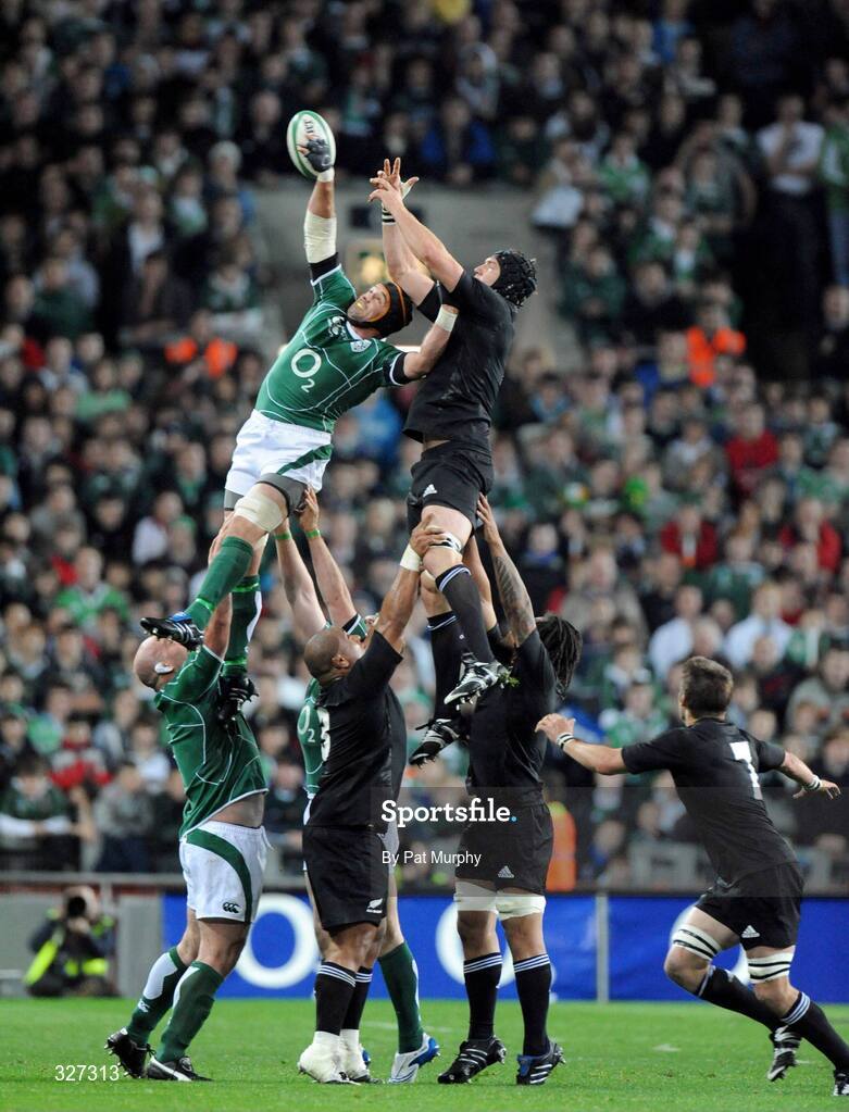 15 November 2008; Alan Quinlan, Ireland, wins a lineout against Ali Williams, New Zealand. Guinness Autumn Internationals, Ireland v New Zealand, Croke Park, Dublin. Picture credit: Pat Murphy / SPORTSFILE