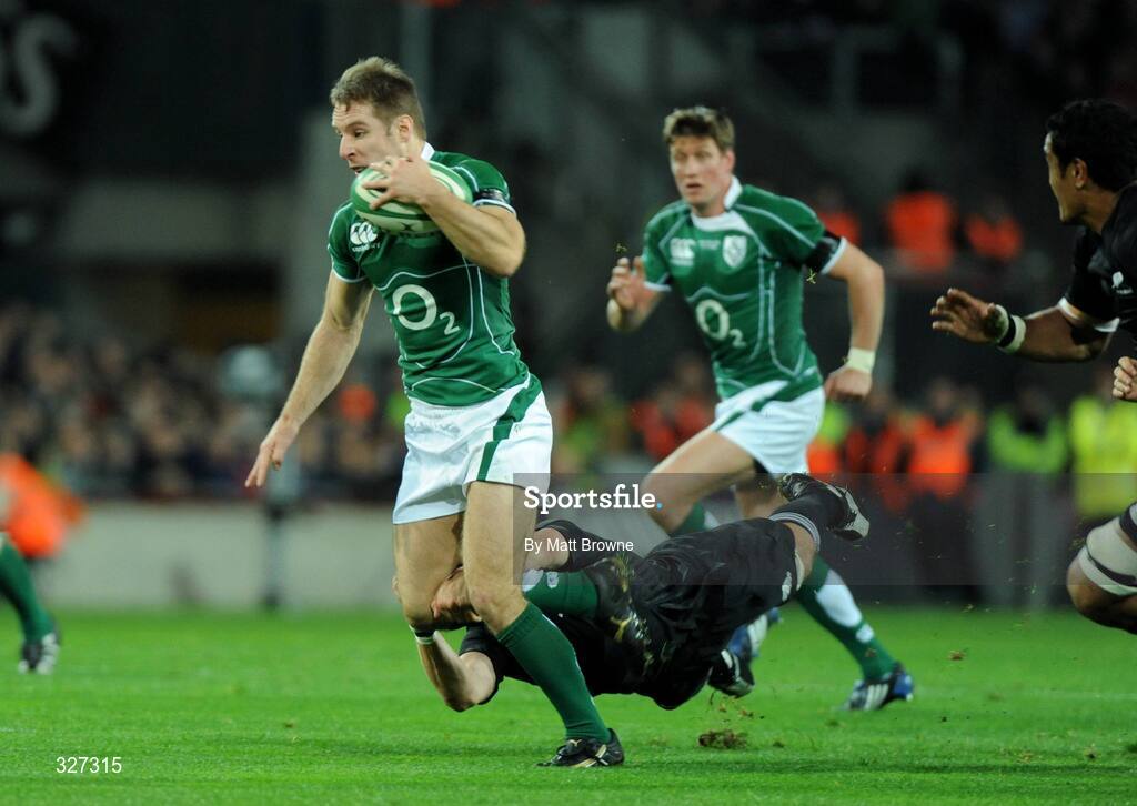15 November 2008; Tomas O'Leary, Ireland, is tackled by Richie McCaw, New Zealand. Guinness Autumn Internationals, Ireland v New Zealand, Croke Park, Dublin. Picture credit: Matt Browne / SPORTSFILE