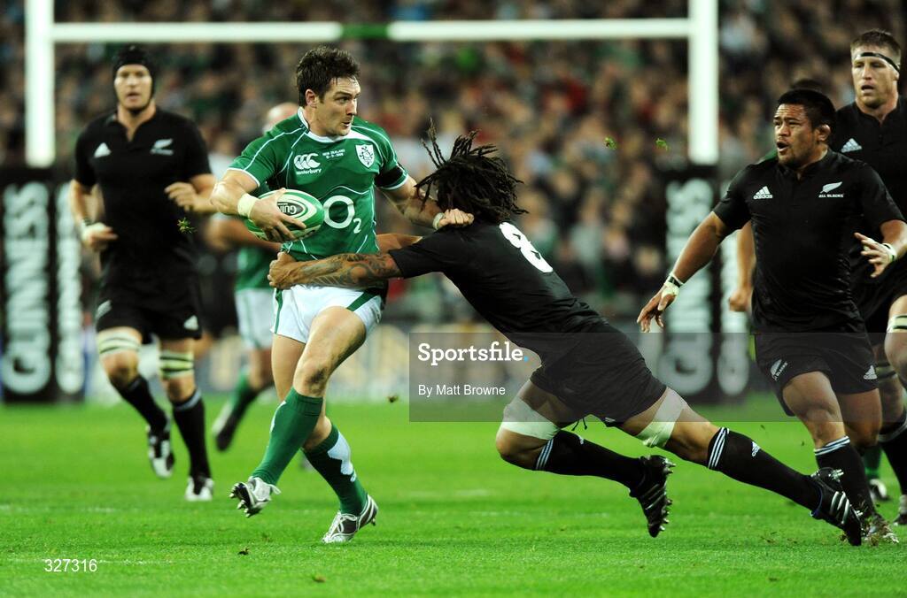 15 November 2008; David Wallace, Ireland, is tackled by Rodney So'oialo, New Zealand. Guinness Autumn Internationals, Ireland v New Zealand, Croke Park, Dublin. Picture credit: Matt Browne / SPORTSFILE