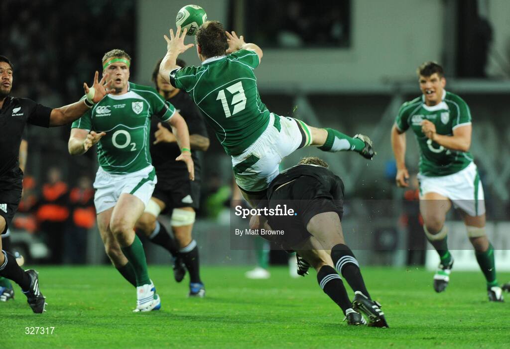 15 November 2008; Brain O'Driscoll, Ireland, passes the ball to team-mate Jamie Heaslip while being tackled by Jimmy Cowan, New Zealand. Guinness Autumn Internationals, Ireland v New Zealand, Croke Park, Dublin. Picture credit: Matt Browne / SPORTSFILE