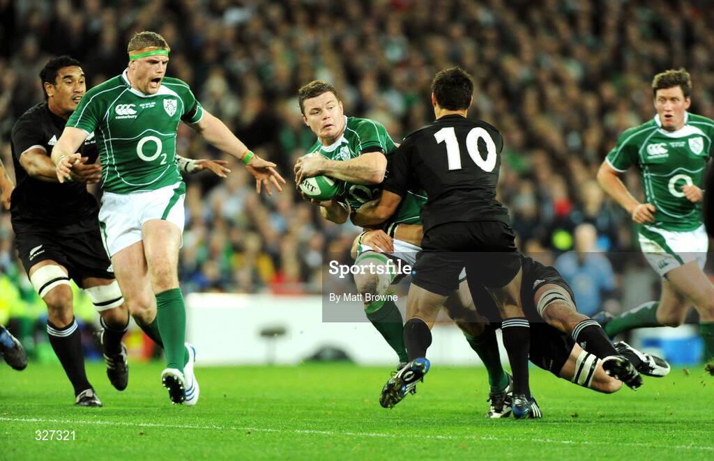 15 November 2008; Brian O'Driscoll, Ireland, is tackled by Dan Carter,10, and Richie McCaw, New Zealand. Guinness Autumn Internationals, Ireland v New Zealand, Croke Park, Dublin. Picture credit: Matt Browne / SPORTSFILE