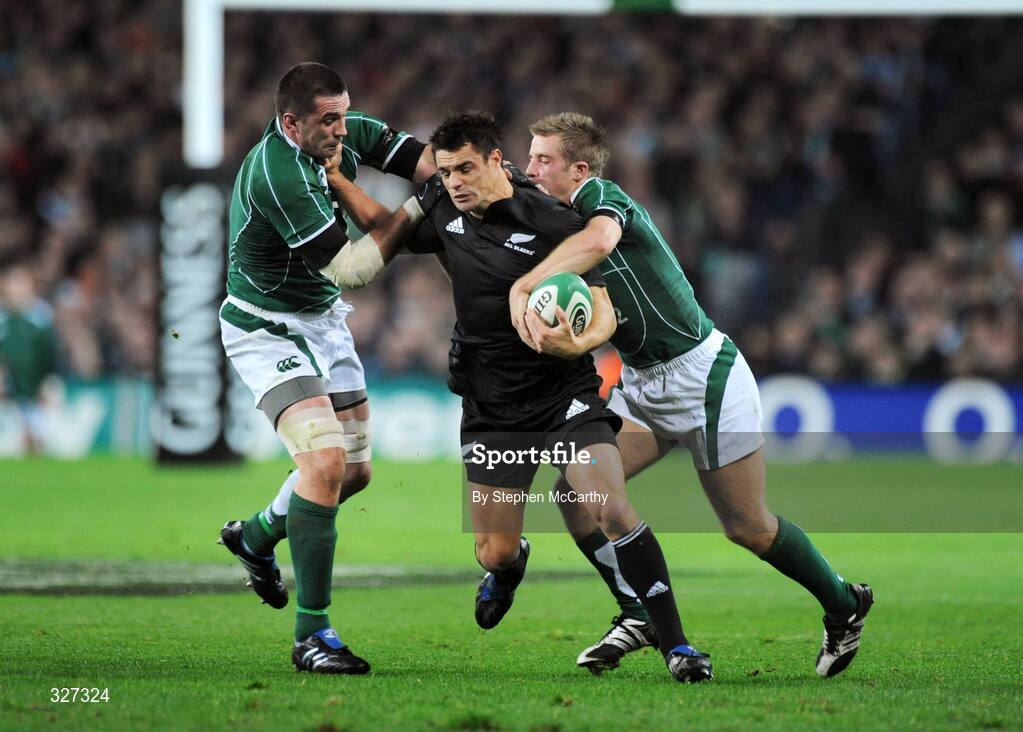 15 November 2008; Dan Carter, New Zealand, is tackled by Alan Quinlan, left, and Luke Fitzgerald, Ireland. Guinness Autumn Internationals, Ireland v New Zealand, Croke Park, Dublin. Picture credit: Stephen McCarthy / SPORTSFILE