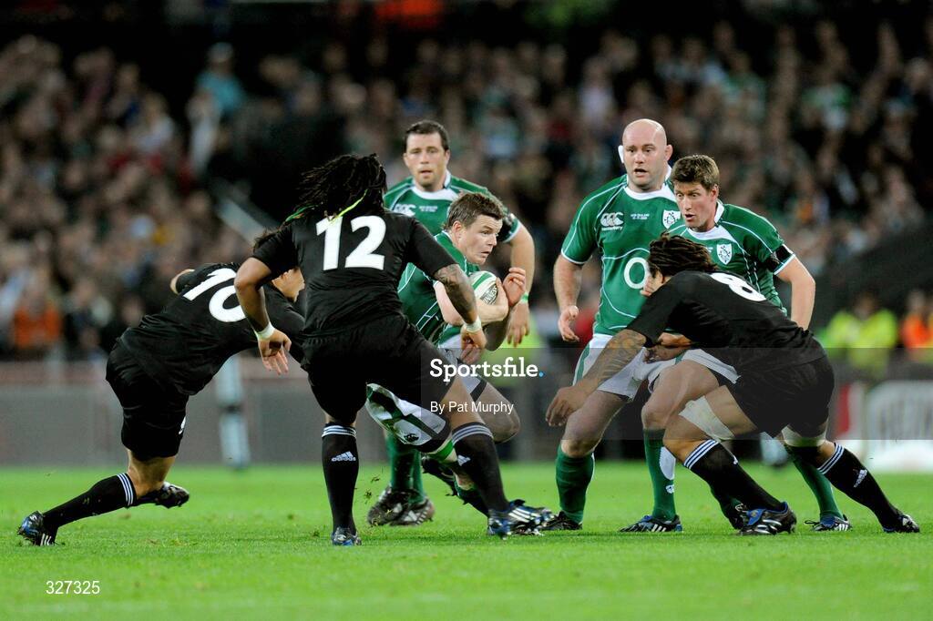 15 November 2008; Brian O'Driscoll, Ireland, in action against, from left, Dan Carter, Ma'a Nonu and Rodney So'oialo, New Zealand. Guinness Autumn Internationals, Ireland v New Zealand, Croke Park, Dublin. Picture credit: Pat Murphy / SPORTSFILE