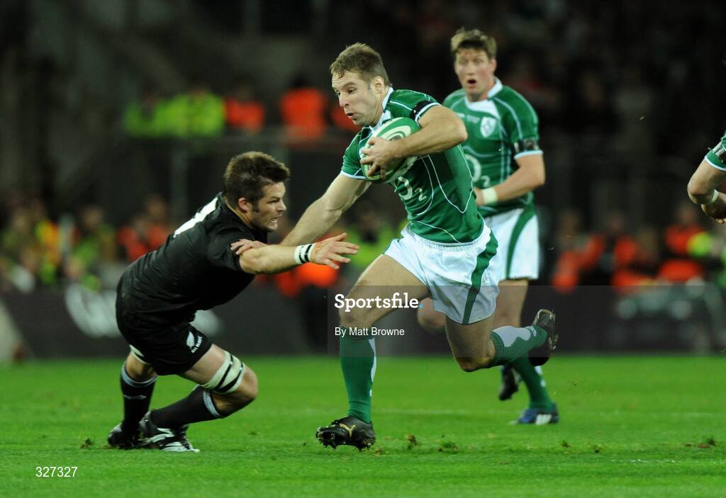 15 November 2008; Tomas O'Leary, Ireland, is tackled by Richie McCaw, New Zealand. Guinness Autumn Internationals, Ireland v New Zealand, Croke Park, Dublin. Picture credit: Matt Browne / SPORTSFILE