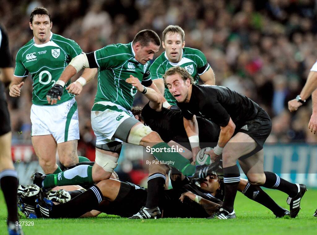 15 November 2008; Jimmy Cowan, New Zealand, in action against Alan Quinlan, Ireland. Guinness Autumn Internationals, Ireland v New Zealand, Croke Park, Dublin. Picture credit: Pat Murphy / SPORTSFILE