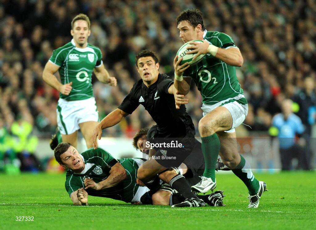 15 November 2008; David Wallace, Ireland, in action against Dan Carter, New Zealand. Guinness Autumn Internationals, Ireland v New Zealand, Croke Park, Dublin. Picture credit: Matt Browne / SPORTSFILE