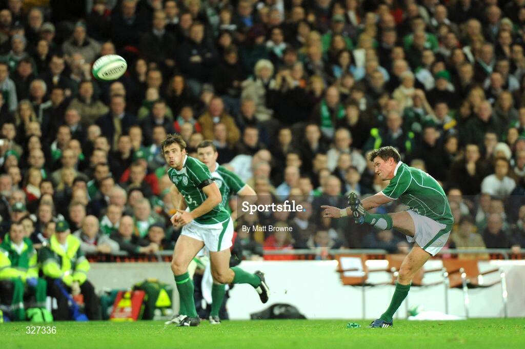 15 November 2008; Ronan O'Gara, Ireland, converts a penalty against New Zealand in the first half. Guinness Autumn Internationals, Ireland v New Zealand, Croke Park, Dublin. Picture credit: Matt Browne / SPORTSFILE