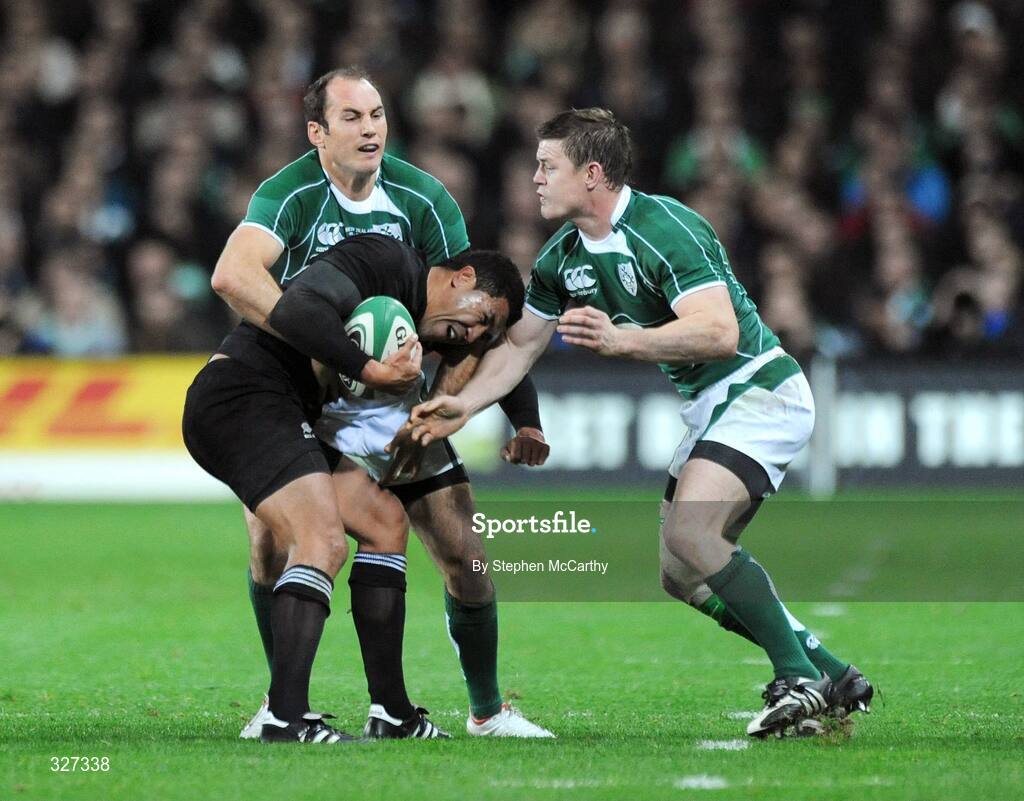 15 November 2008; Mils Muliaina, New Zealand, in action against Girvan Dempsey, left, and Brian O'Driscoll, Ireland. Guinness Autumn Internationals, Ireland v New Zealand, Croke Park, Dublin. Picture credit: Stephen McCarthy / SPORTSFILE