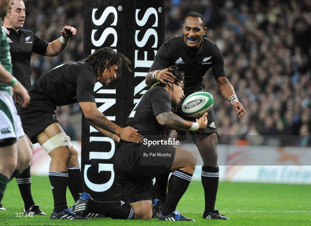 15 November 2008; New Zealand's Ma'a Nonu celebrates with team-mates Rodney So'oialo, left, and Joe Rokocoko, right, after scoring his side's first try. Guinness Autumn Internationals, Ireland v New Zealand, Croke Park, Dublin. Picture credit: Pat Murphy / SPORTSFILE