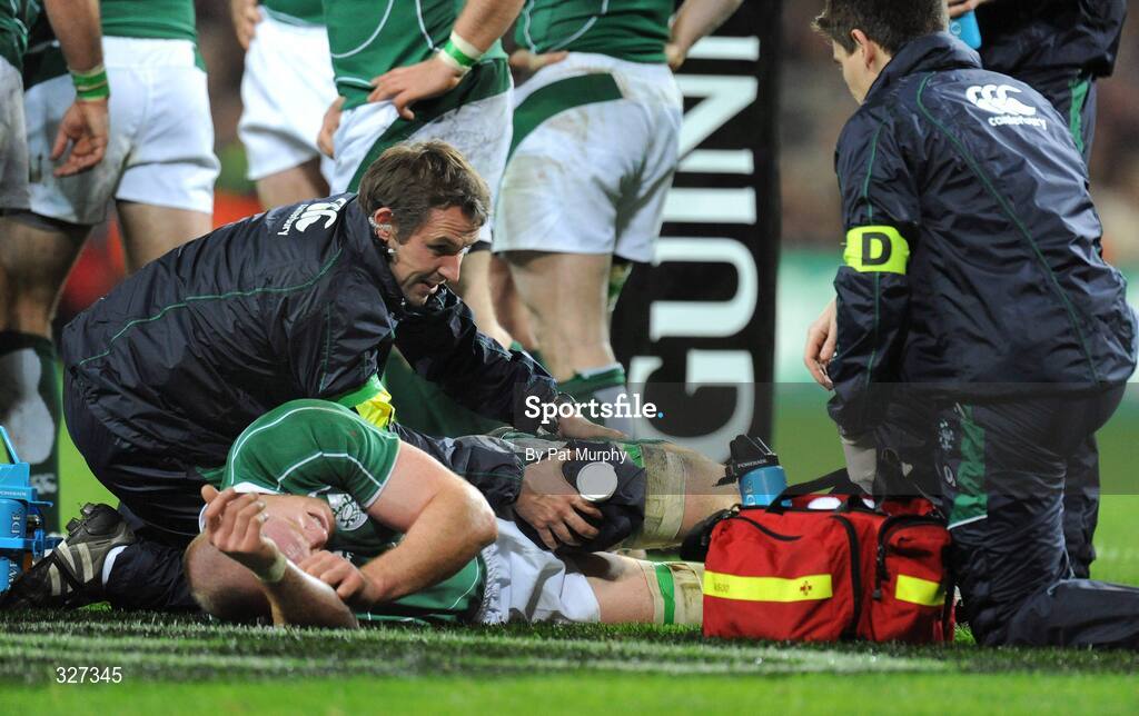 15 November 2008; Ireland's Paul O'Connell receives treatment during the game. Guinness Autumn Internationals, Ireland v New Zealand, Croke Park, Dublin. Picture credit: Pat Murphy / SPORTSFILE