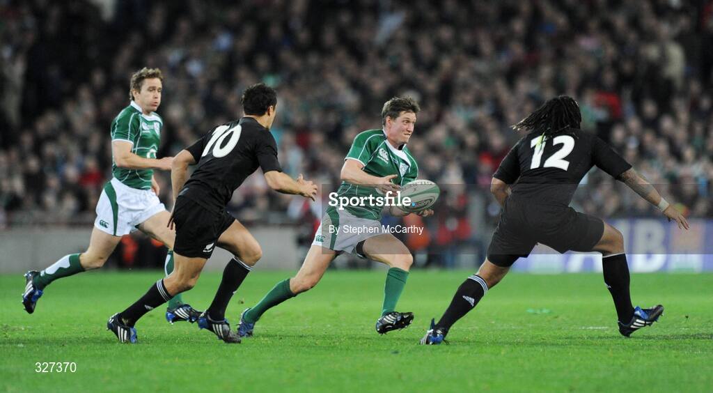 15 November 2008; Ronan O'Gara, Ireland, in action against Dan Carter, left, and Ma'a Nonu, New Zealand. Guinness Autumn Internationals, Ireland v New Zealand, Croke Park, Dublin. Picture credit: Stephen McCarthy / SPORTSFILE