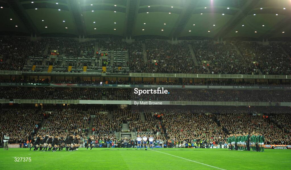 15 November 2008; The New Zealand players perform the Haka against Ireland. Guinness Autumn Internationals, Ireland v New Zealand, Croke Park, Dublin. Picture credit: Matt Browne / SPORTSFILE