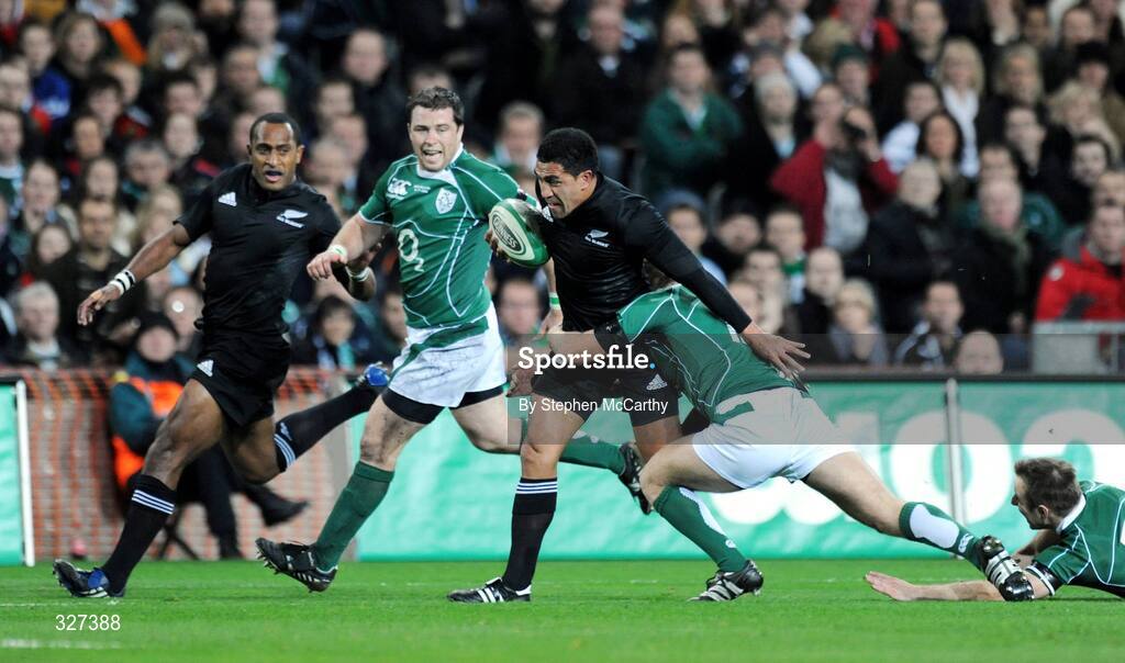 15 November 2008; Mils Muliaina, New Zealand, in action against Luke Fitzgerald, Ireland. Guinness Autumn Internationals, Ireland v New Zealand, Croke Park, Dublin. Picture credit: Stephen McCarthy / SPORTSFILE