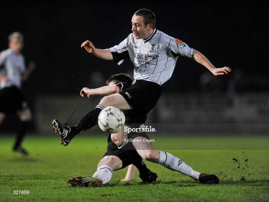 15 November 2008; Barry Slattery, Kildare County, in action against Dundalk. eircom League First Division, Kildare County v Dundalk, Station Road, Kildare. Picture credit: Damien Eagers / SPORTSFILE