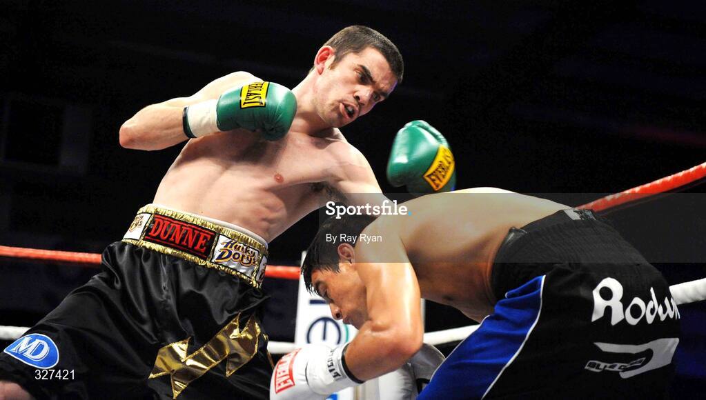 15 November 2008; Bernard Dunne in action against Cristian Faccio, Hunky Dory Fight Night, Breaffy House Hotel, Mayo. Picture credit: Ray Ryan / SPORTSFILE