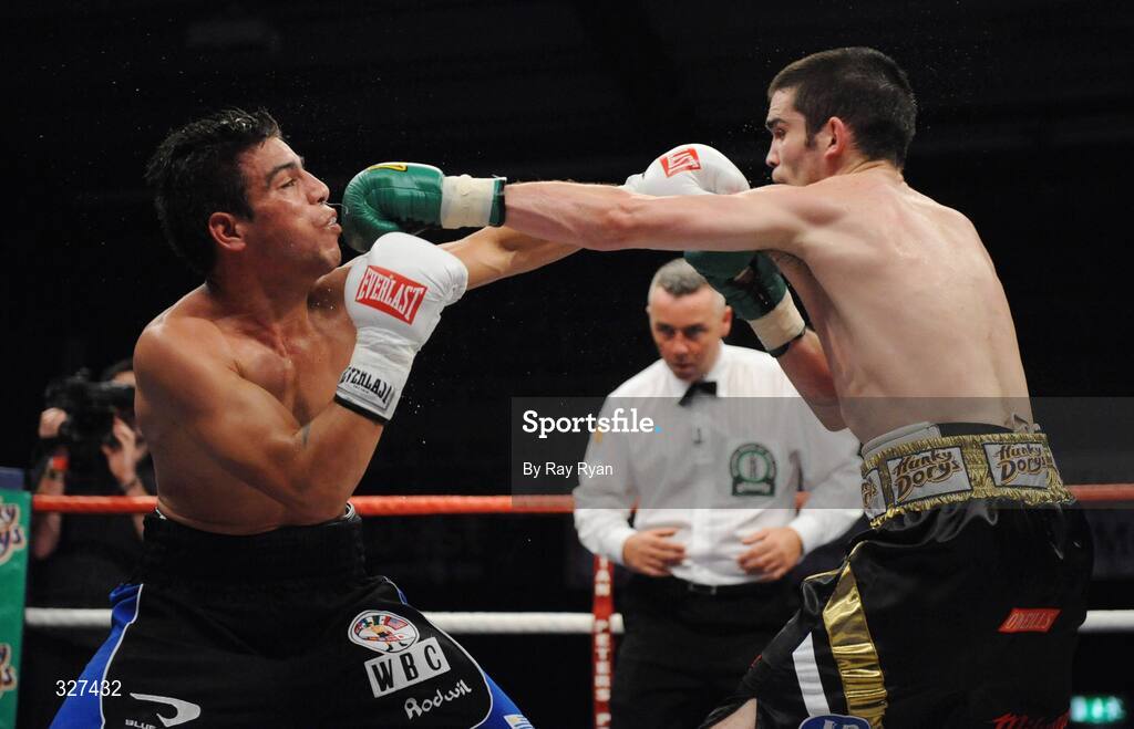 15 November 2008; Bernard Dunne lands a punch on Cristian Faccio, Hunky Dory Fight Night, Breaffy House Hotel, Mayo. Picture credit: Ray Ryan / SPORTSFILE