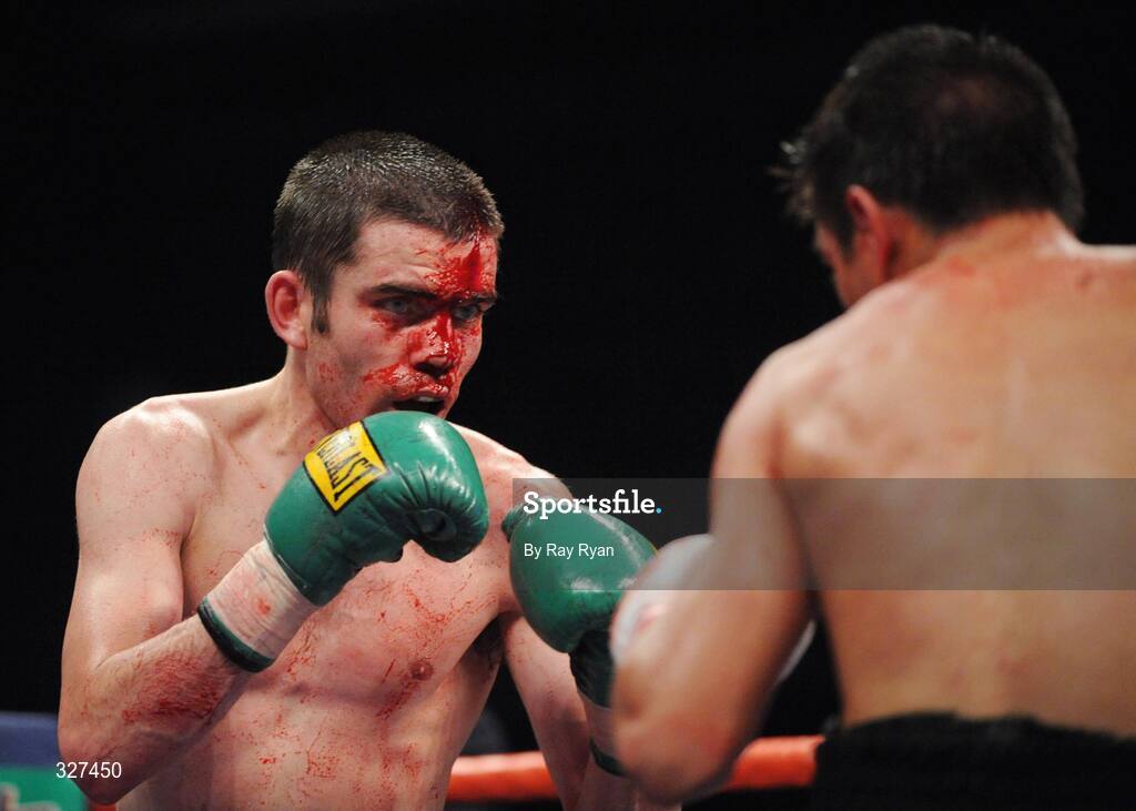 15 November 2008; Bernard Dunne continues to fight despite suffering a cut to the head from Cristian Faccio, which ultimately resulted in the fight being stopped. Hunky Dory Fight Night, Breaffy House Hotel, Mayo. Picture credit: Ray Ryan / SPORTSFILE