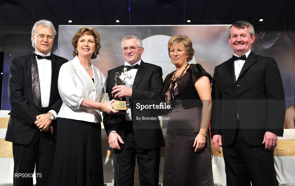 15 November 2008; Michael Corkery, representing his daughter Briege Corkery of Cork, receives her All-Star award from President Mary McAleese, in the company of, from left, Tony Towell, O'Neills, Geraldine Giles, President, Cumann Peil na mBan and Pol O Gallchoir, Ceannsai, TG4. TG4 O'Neill's Ladies Football All-Stars Awards, Citywest Hotel, Dublin. Picture credit: Brendan Moran / SPORTSFILE