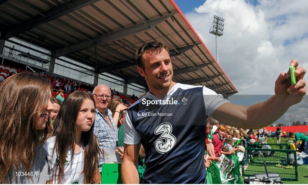 29 July 2015; Ireland's Tommy Bowe poses for a photograph with supporters after squad training. Irish Independent Park, Cork. Picture credit: Eóin Noonan / SPORTSFILE