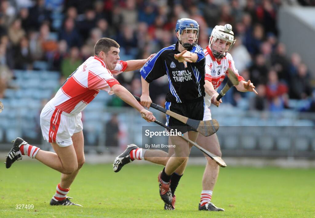 16 November 2008; Robert O'Driscoll, Sarsfields, in action against Bryan Phelan and Darren Russell, De La Salle. AIB Munster Senior Club Hurling Championship Semi-Final, Sarsfields v De La Salle, Pairc Ui Chaoimh, Cork. Picture credit: Matt Browne / SPORTSFILE