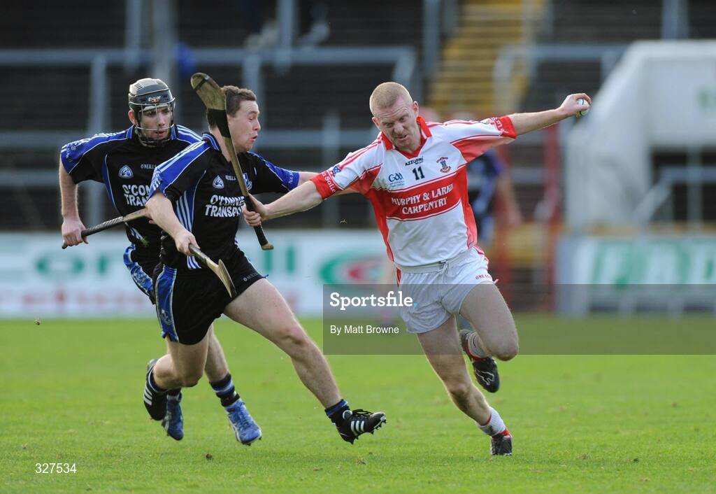 16 November 2008; John Mullane, De La Salle, in action against Joe Barry and Tadgh Og Murphy, Sarsfields. AIB Munster Senior Club Hurling Championship Semi-Final, Sarsfields v De La Salle, Pairc Ui Chaoimh, Cork. Picture credit: Matt Browne / SPORTSFILE