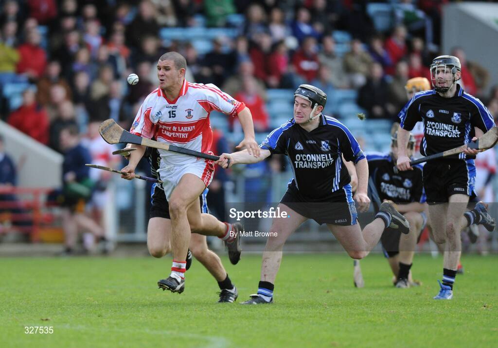 16 November 2008; Lee Hayes, De La Salle, in action against Pat Ryan and Daniel Kearney, Sarsfields. AIB Munster Senior Club Hurling Championship Semi-Final, Sarsfields v De La Salle, Pairc Ui Chaoimh, Cork. Picture credit: Matt Browne / SPORTSFILE