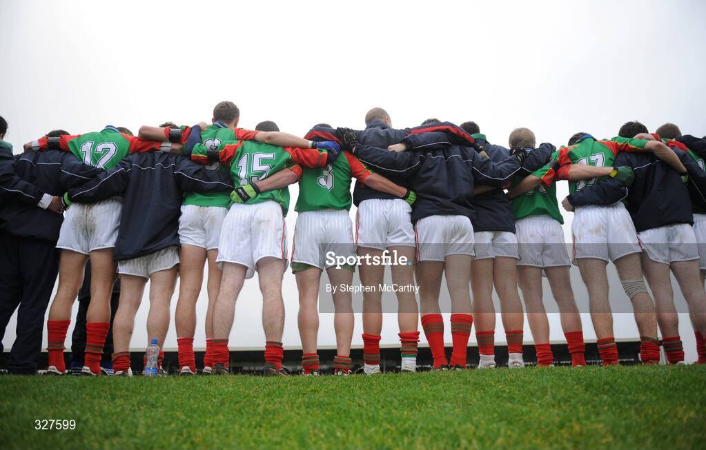 16 November 2008; Members of the Mid Kerry squad stand in arms during a minutes silence. Kerry Senior Football Final, Kerins O'Rahilly's v Mid Kerry, Fitzgerald Stadium, Killarney, Co. Kerry. Picture credit: Stephen McCarthy / SPORTSFILE