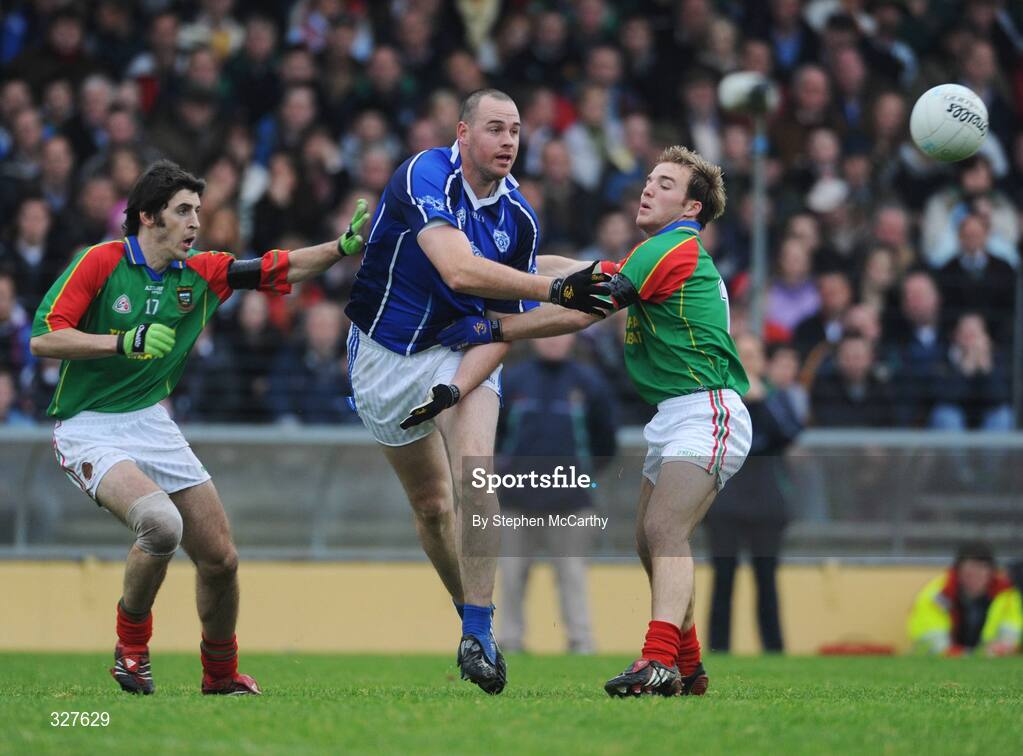16 November 2008; Micheal Quirke, Kerins O'Rahilly's, in action against Liam Sheehan and Darren O'Sullivan, right, Mid Kerry. Kerry Senior Football Final, Kerins O'Rahilly's v Mid Kerry, Fitzgerald Stadium, Killarney, Co. Kerry. Picture credit: Stephen McCarthy / SPORTSFILE