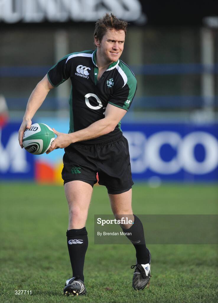 18 November 2008; Scrum-half Eoin Reddan in action during Ireland rugby squad training. Donnybrook Stadium, Dublin. Picture credit: Brendan Moran / SPORTSFILE
