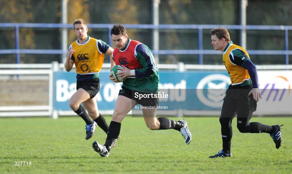 18 November 2008; Flanker David Wallace, supported by team-mates Luke Fitzgerald and Brian O'Driscoll, in action during Ireland rugby squad training. Donnybrook Stadium, Dublin. Picture credit: Brendan Moran / SPORTSFILE