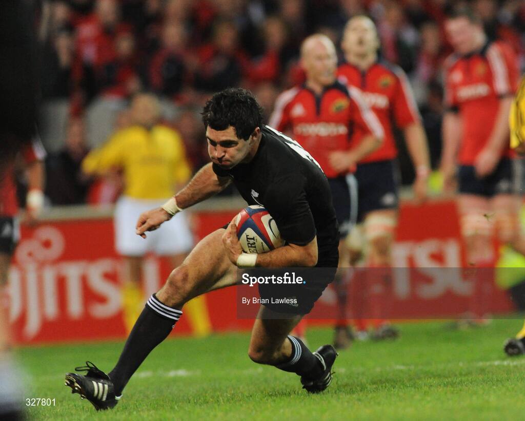 18 November 2008; New Zealand's Stephen Donald scores his side's first try. Zurich Challenge Match, Munster v New Zealand, Thomond Park, Limerick. Picture credit: Brian Lawless / SPORTSFILE