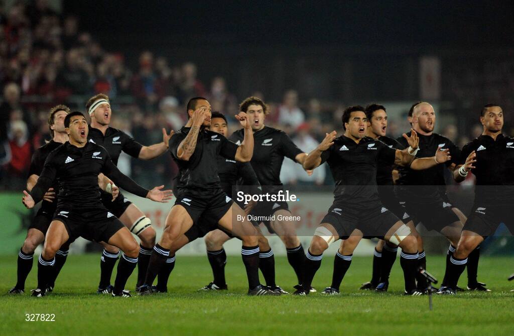 18 November 2008; The New Zealand players perform the Haka. Zurich Challenge Match, Munster v New Zealand, Thomond Park, Limerick. Picture credit: Diarmuid Greene / SPORTSFILE