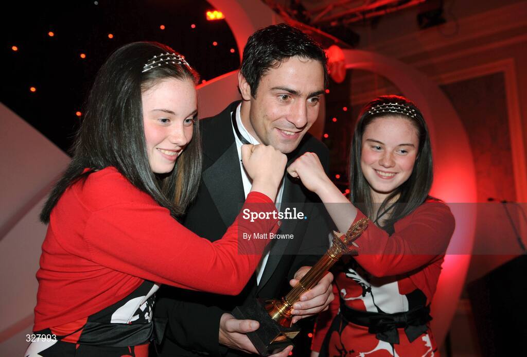 19 November 2008; Olympic boxer Kenny Egan with golfing sisters Lisa, left, and Leona Maguire at the Texaco Sports Stars Awards. Four Seasons Hotel, Ballsbridge, Dublin. Picture credit: Matt Browne / SPORTSFILE