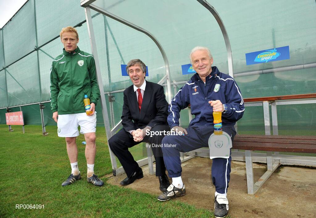 17 November 2008; Republic of Ireland manager Giovanni Trapattoni, with FAI Chief Executive John Delaney and Republic of Ireland International Damien Duff at the announcement that Lucozade Sport, has extended their sponsorship deal with the FAI, as their official sports drink sponsor. Grand Hotel, Malahide, Dublin. Picture credit: David Maher / SPORTSFILE
