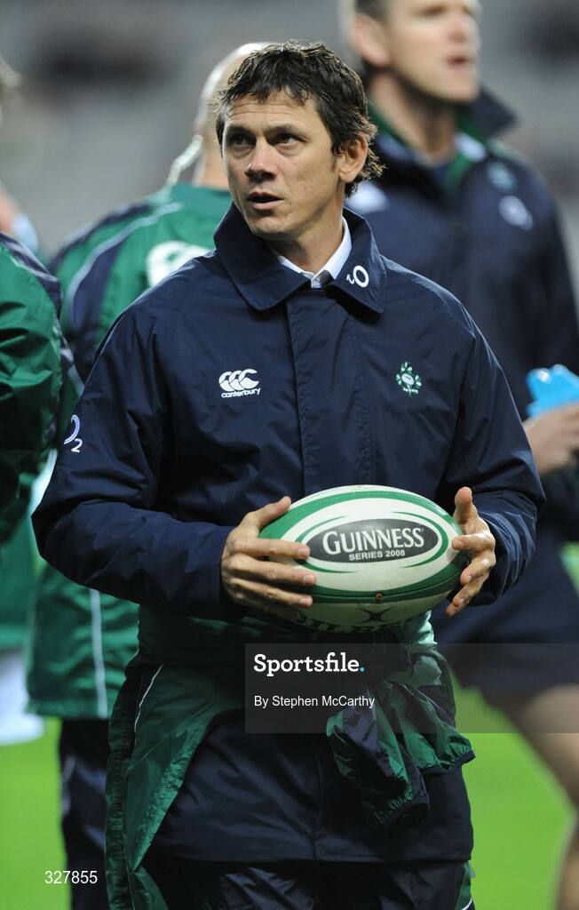 15 November 2008; Ireland defence coach Les Kiss. Guinness Autumn Internationals, Ireland v New Zealand, Croke Park, Dublin. Picture credit: Stephen McCarthy / SPORTSFILE