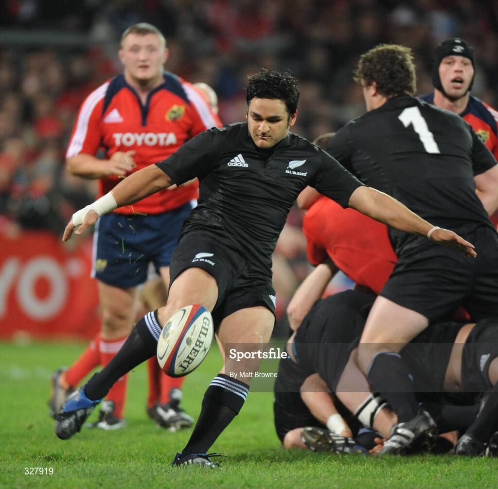 18 November 2008; Piri Weepu, New Zealand, in action against Munster. Zurich Challenge Match, Munster v New Zealand, Thomond Park, Limerick. Picture credit: Matt Browne / SPORTSFILE