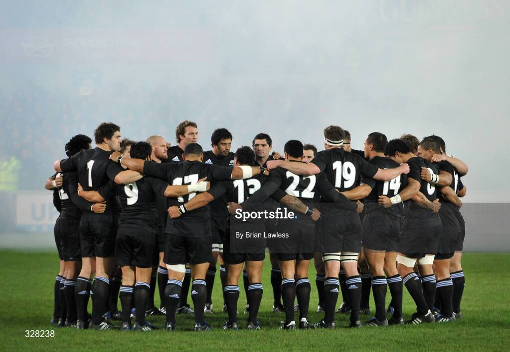 18 November 2008; The New Zealand team form a huddle before the match. Zurich Challenge Match, Munster v New Zealand, Thomond Park, Limerick. Picture credit: Brian Lawless / SPORTSFILE