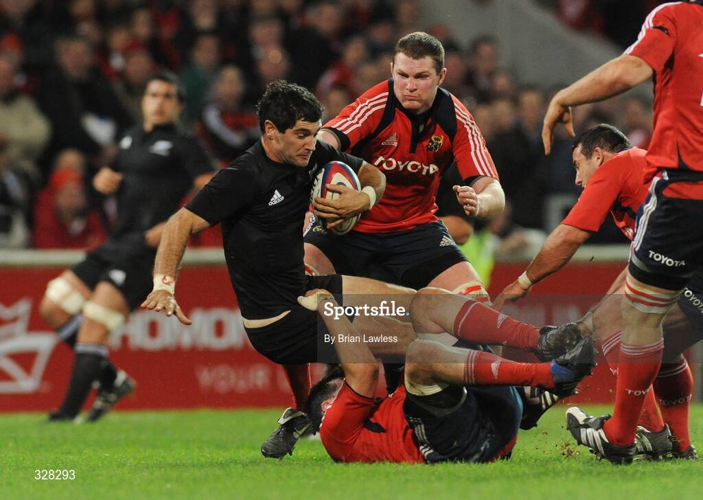 18 November 2008; Stephen Donald, New Zealand, in action against James Coughlan and Donnacha Ryan, Munster. Zurich Challenge Match, Munster v New Zealand, Thomond Park, Limerick. Picture credit: Brian Lawless / SPORTSFILE