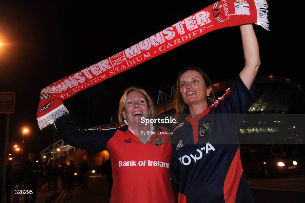 18 November 2008; Liz Murphy, left, and Ann-Marie Carrol, both from Cork city, on their way to the match. Zurich Challenge Match, Munster v New Zealand, Thomond Park, Limerick. Picture credit: Brian Lawless / SPORTSFILE