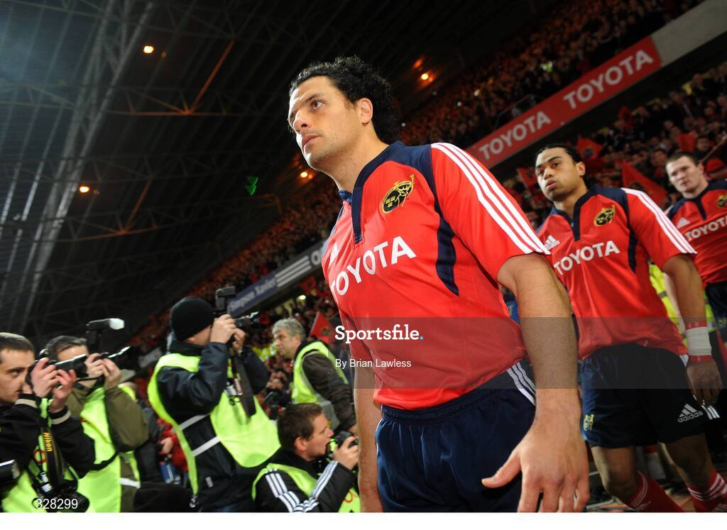 18 November 2008; Munster's Doug Howlett makes his way onto the pitch. Zurich Challenge Match, Munster v New Zealand, Thomond Park, Limerick. Picture credit: Brian Lawless / SPORTSFILE