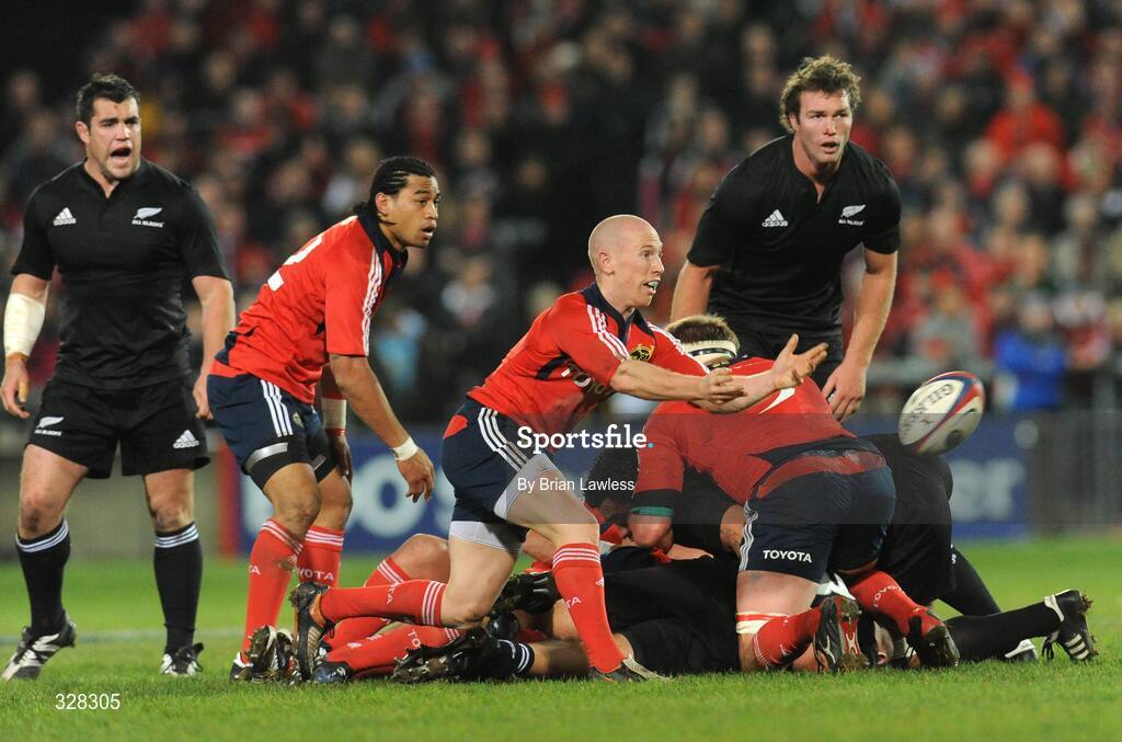18 November 2008; Munster's Peter Stringer in action against New Zealand. Zurich Challenge Match, Munster v New Zealand, Thomond Park, Limerick. Picture credit: Brian Lawless / SPORTSFILE