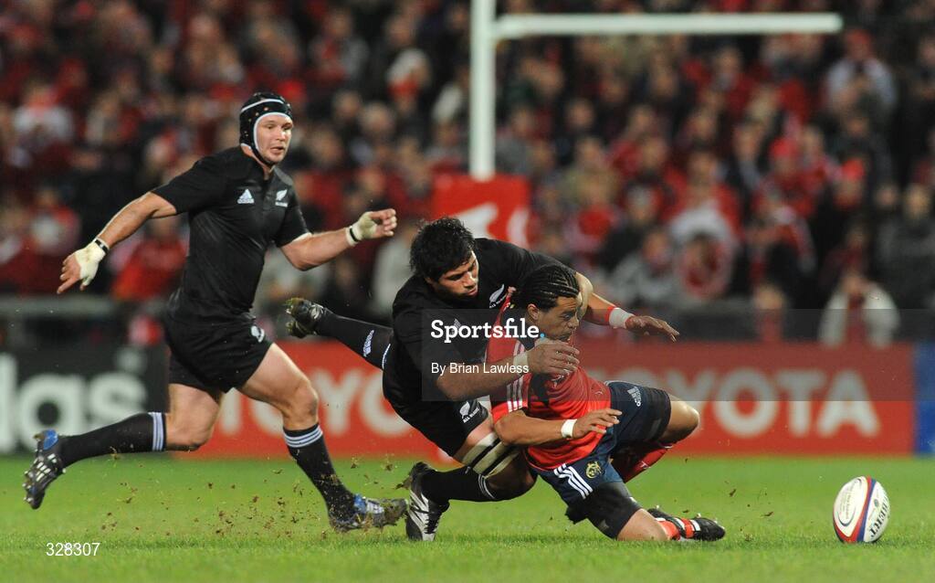 18 November 2008; Lfeimi Mafi, Munster, in action against Ross Filipo and Scott Waldrom, left, New Zealand. Zurich Challenge Match, Munster v New Zealand, Thomond Park, Limerick. Picture credit: Brian Lawless / SPORTSFILE