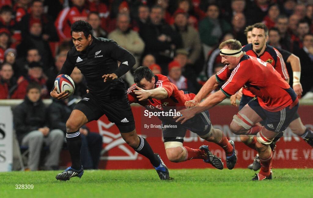 18 November 2008; Isaia Toeava, New Zealand, in action against James Coughlan and Mick O'Driscoll, right, Munster. Zurich Challenge Match, Munster v New Zealand, Thomond Park, Limerick. Picture credit: Brian Lawless / SPORTSFILE