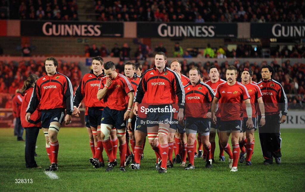 18 November 2008; Munster players make their way from the pitch before the start of the match. Zurich Challenge Match, Munster v New Zealand, Thomond Park, Limerick. Picture credit: Diarmuid Greene / SPORTSFILE